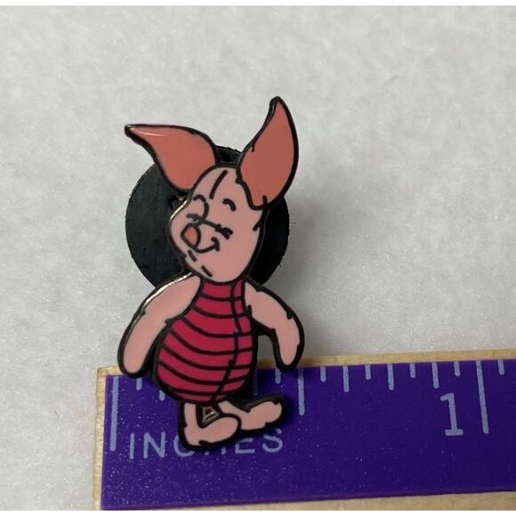 Disney Piglet Small Collector Pin - Picture 4 of 4